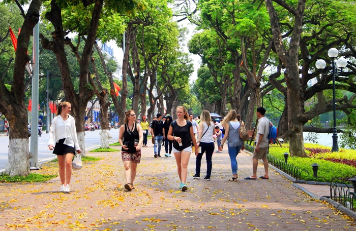 Hanoi walking street weekend